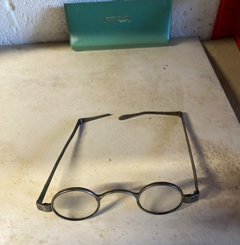 Antique round wire rim - round,